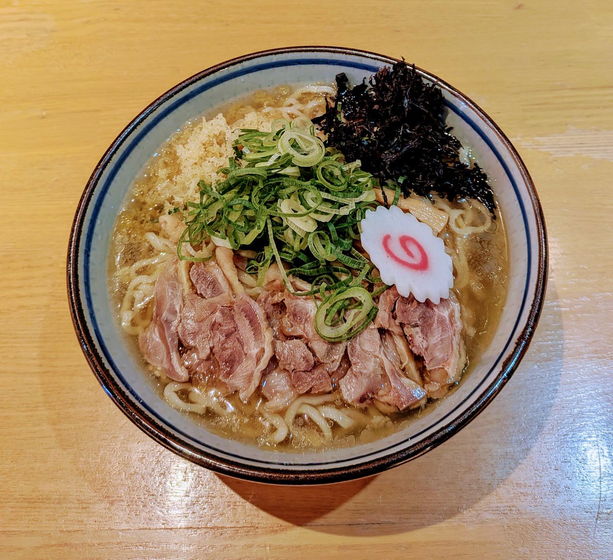 soba_haruma's tweet photo. 本日限定、鶏節中華そば販売します。

限定ボタンで細麺のみ大盛りも大丈夫です。

冷たいの温かいのが選べます。

よろしくお願いします！ https://t.co/Yd5MbSUemm