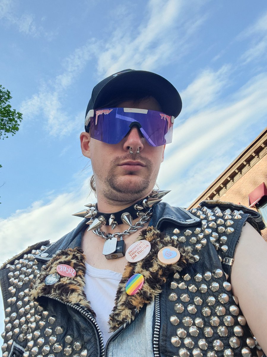 PupRyan2's tweet photo. Got my piercing enlarged #gaypunk #fagpunk https://t.co/YaLcP3TH58