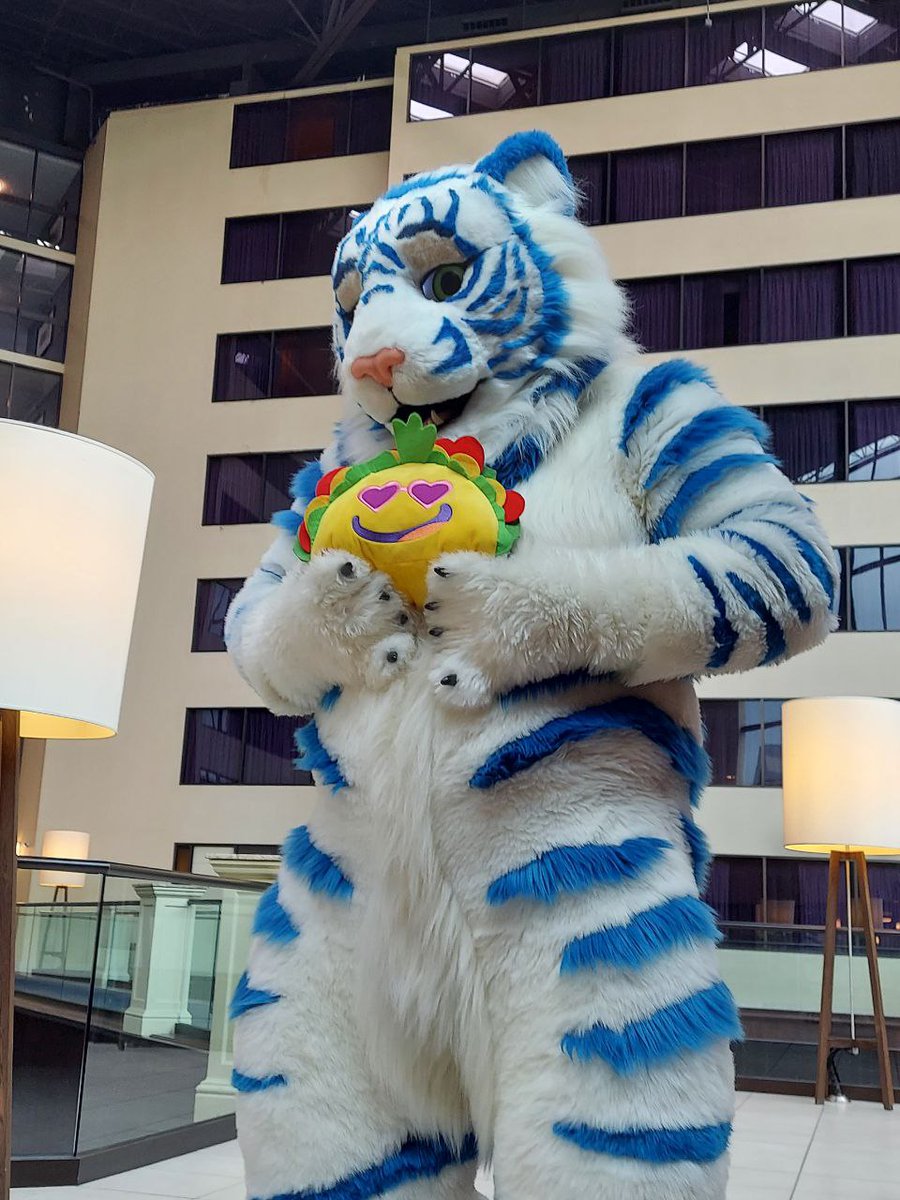 MARVOLtiger's tweet photo. Mew mew I have found me food.  Time for Vore
#FursuitFriday https://t.co/IOwjGAawTw