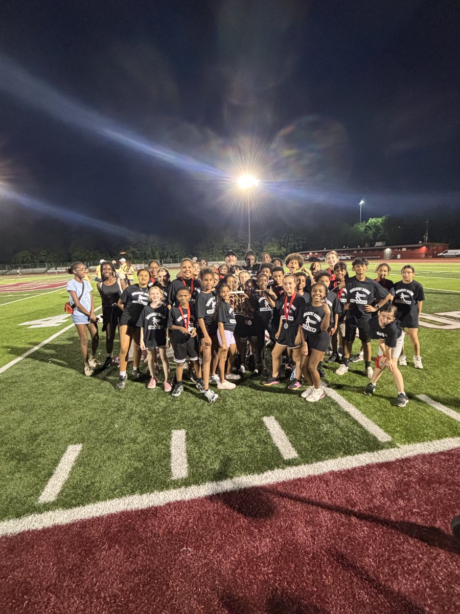 Princi1Demarest's tweet photo. Way to go Demarest Track and Field and Coach Galioto on your second place finish at Townwide! ¡Bien hecho, Demarest Track and Field y el entrenador Galioto en su segundo lugar en Townwide! https://t.co/A2gDcqljmh