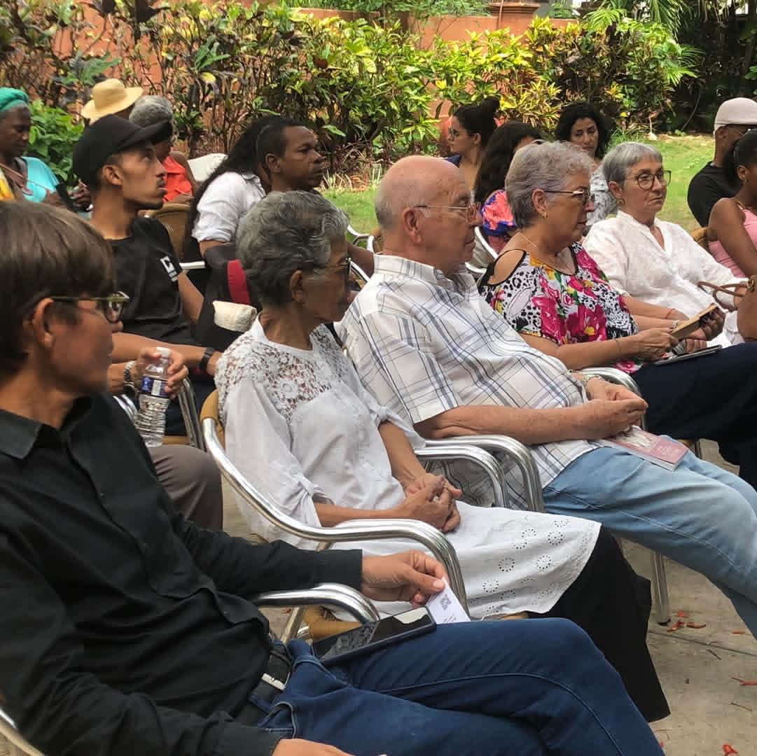 UNEAC_online's tweet photo. ✒️El segundo encuentro de Letra Premiada, espacio para dialogar sobre los premios Carpentier y Guillén, tuvo como invitado al poeta y narrador Alberto Marrero, Premio Carpentier de Novela en 2019 y Premio Nicolás Guillén de Poesía en 2015. 

#ArteFiel #65uneac #100Fidel https://t.co/O38k0WN8sg