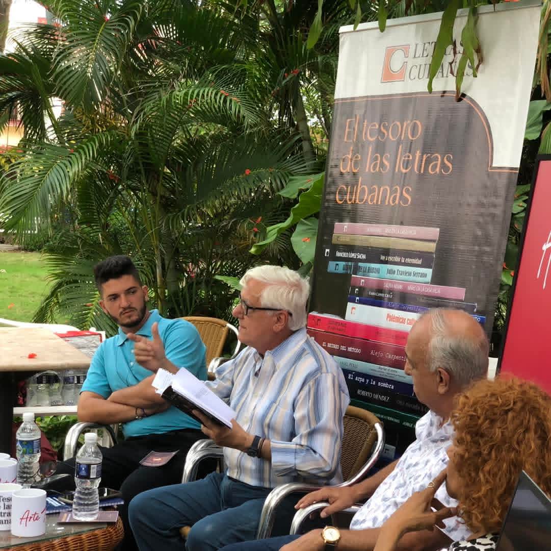 UNEAC_online's tweet photo. ✒️El segundo encuentro de Letra Premiada, espacio para dialogar sobre los premios Carpentier y Guillén, tuvo como invitado al poeta y narrador Alberto Marrero, Premio Carpentier de Novela en 2019 y Premio Nicolás Guillén de Poesía en 2015. 

#ArteFiel #65uneac #100Fidel https://t.co/O38k0WN8sg