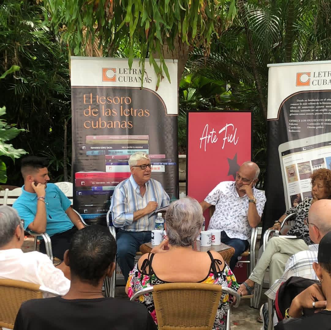 UNEAC_online's tweet photo. ✒️El segundo encuentro de Letra Premiada, espacio para dialogar sobre los premios Carpentier y Guillén, tuvo como invitado al poeta y narrador Alberto Marrero, Premio Carpentier de Novela en 2019 y Premio Nicolás Guillén de Poesía en 2015. 

#ArteFiel #65uneac #100Fidel https://t.co/O38k0WN8sg