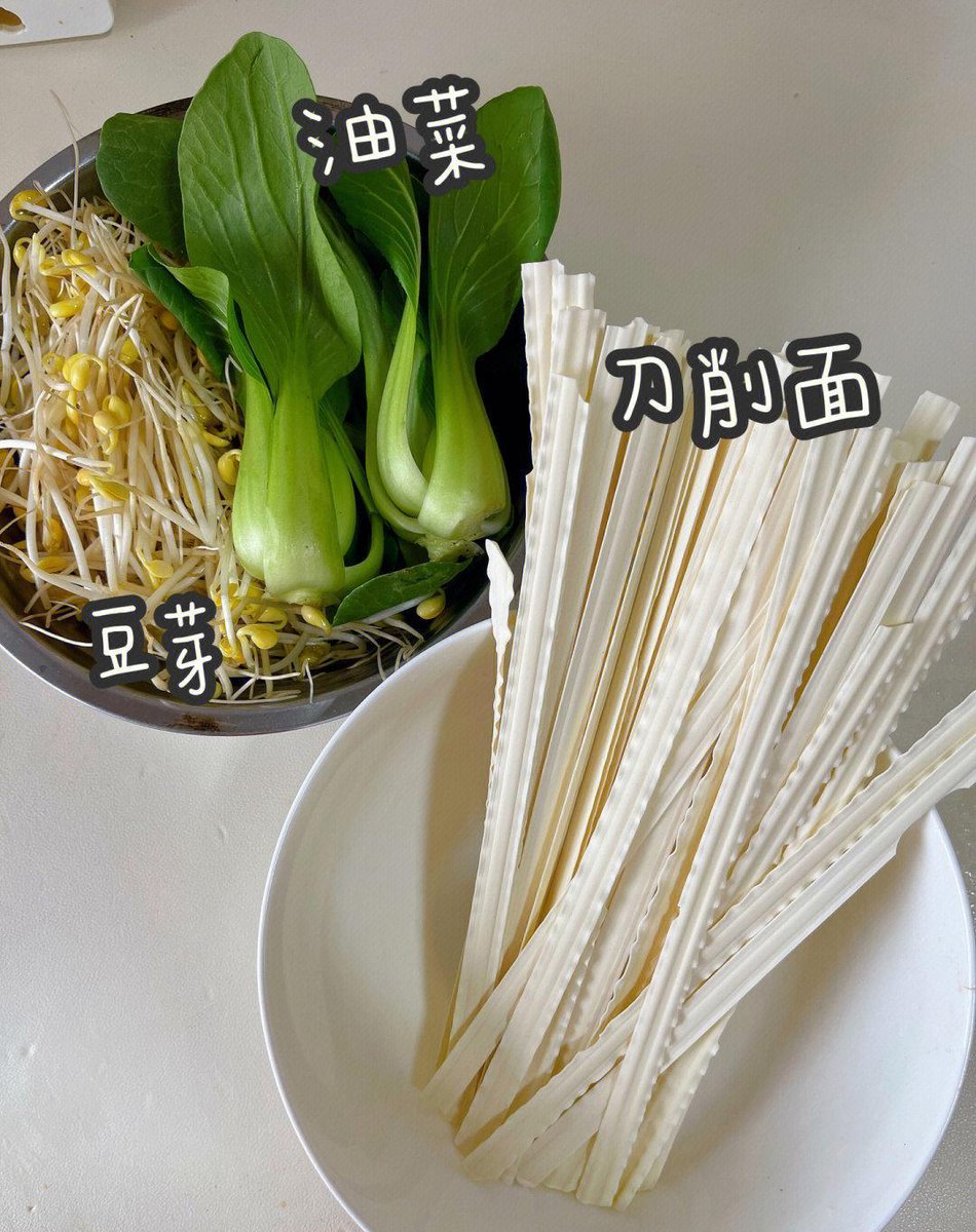 FaizanFaro20366's tweet photo. Craving late-night snacks Our street-side hand-pulled noodles with spicy chili oil hit different—warm, chewy, and packed with flavor!  #StreetFoodVibes https://t.co/Su0uULBFUT