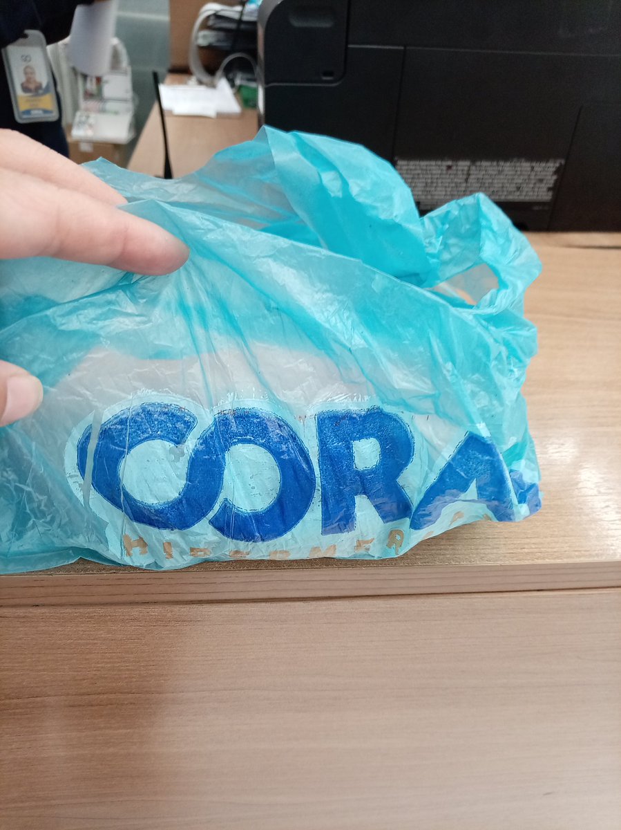 mbmosqu's tweet photo. Que más espera el @Arcsa_Ec para revisar las condiciones en las que vende los alimentos el @Coral_Ec @CoralHipermerca?? Hoy compre una pechuga d pollo y al abrirla en casa me encuentro con esto!!! Me la cambiaron pero tuve que despedezarla en el local de la magdalena https://t.co/0PwMhrpTXF