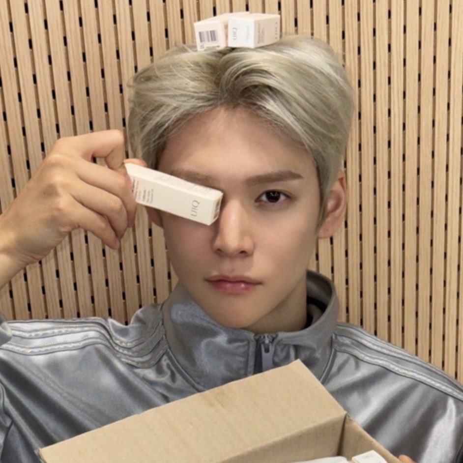 wonbinleft's tweet photo. 전남친                           현남편 https://t.co/Ed25XkSSPI
