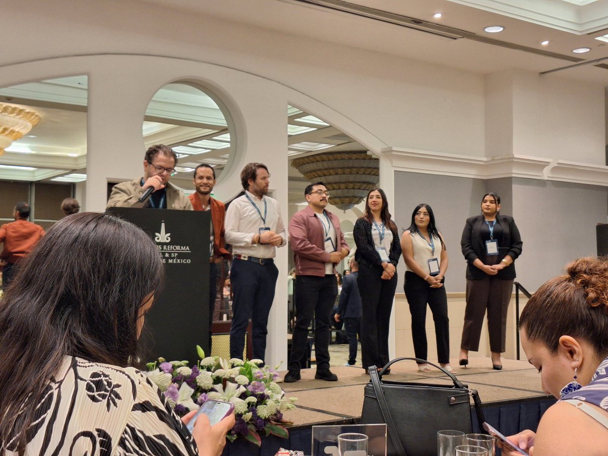 Mkt4eCommerceMX's tweet photo. 🥇 El premio a la Mejor Atención al Cliente es para…
¡@mundojoven! 🎉
Porque convertir el servicio al cliente en motor de conversión y fidelización no es cosa de cualquiera. ¡Felicidades!
#PremiosEcommerceMX https://t.co/jEoQqUNEqe