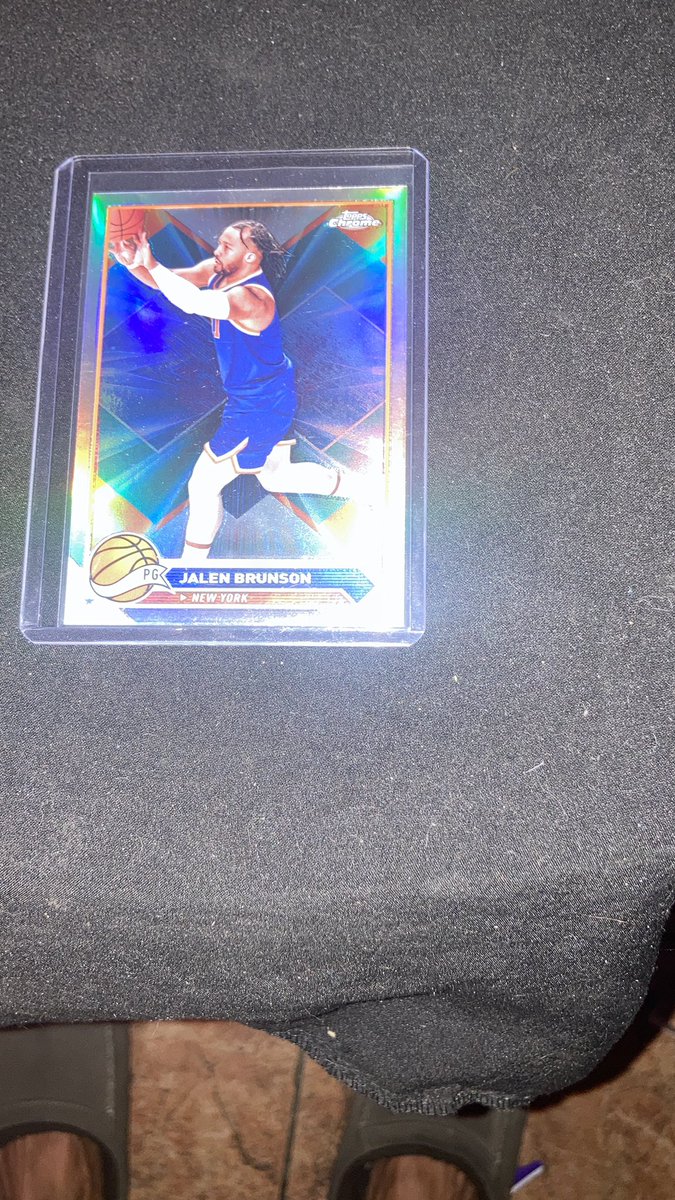 Egray25901's tweet photo. 🔥🚨 1,000 FOLLOWER GIVEAWAY 🚨🔥 
Game one of the Finals in the books. 
I’m giving away this Jalen Brunson Topps Chrome REFRACTOR — pure shine, pure filth, pure Knicks energy.
To enter:
1️⃣ Like
2️⃣ Repost
3️⃣ Follow
Winner drops the moment we 1000 followers! #sportscards #Knicks https://t.co/TOjh96Kcqi