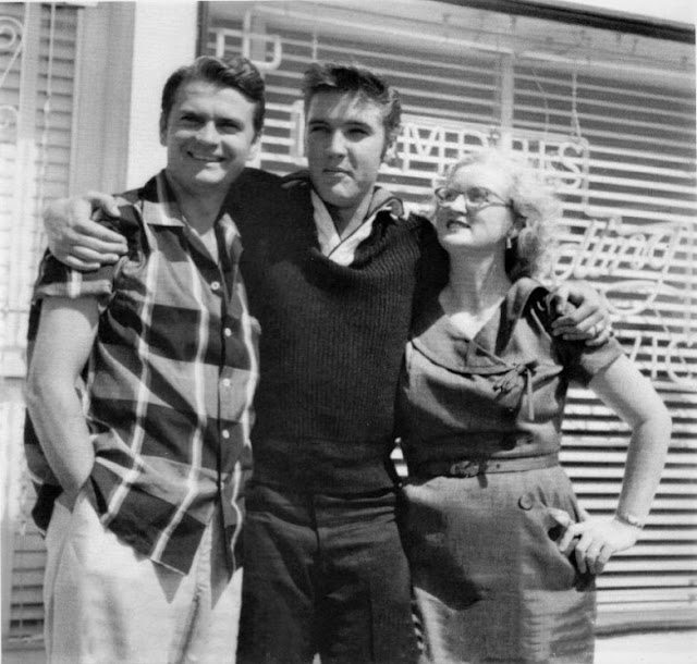 A0ANSc7UAfpI53v's tweet photo. ケイスターではなくてケイスカーです。
ボス・サム、キング・エルヴィス、マリオン・ケイスカー https://t.co/ZwnpfalyEh