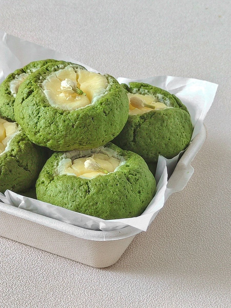DurchZocker's tweet photo. Just mastered making matcha scones at the weekend! Crisp edges, fluffy inside and that perfect grassy matcha flavour—my kitchen smells like heaven now  #BakeFun #HomeBakingVibes， https://t.co/w1YaZPWA36