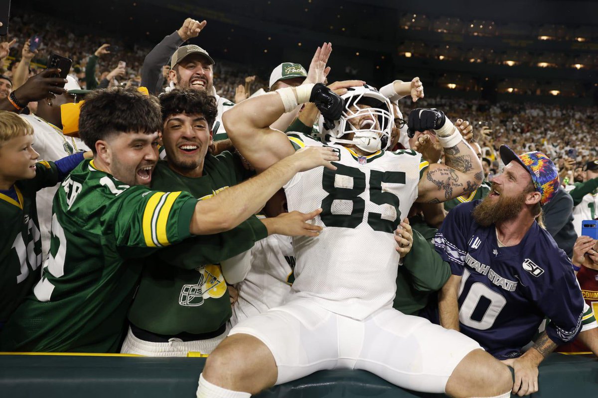 Easton__Butler's tweet photo. The Packers are currently working on extensions for TE Tucker Kraft and DT Devonte Wyatt. The current goal is for Kraft's extension to be done before camp, and Wyatt's before Week 1. https://t.co/2uNgPkmZRk