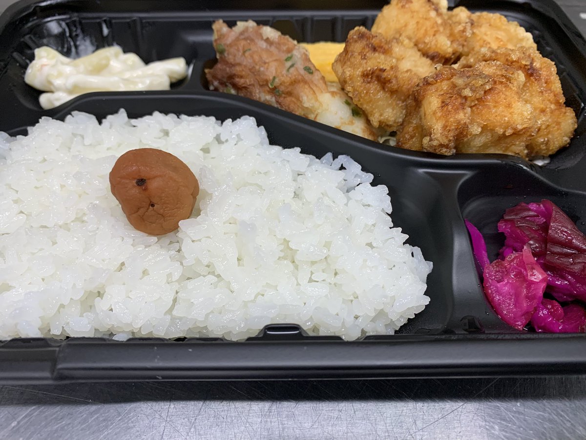 skanayaneko's tweet photo. アンコウ唐揚げ弁当298円、小遣いはへそくりにしましょう‼️ https://t.co/JO4nWAQ4Qx