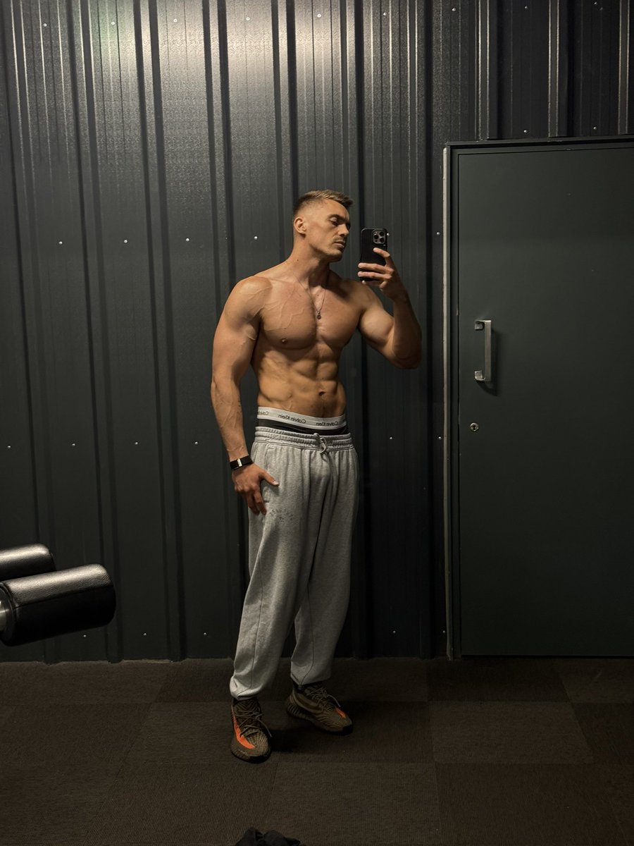 AlphaGodAlex's tweet photo. Do I post the muscle flex worship video publicly or make you piggies beg to pay for it? 😏😈 https://t.co/L3BEjQZLlw