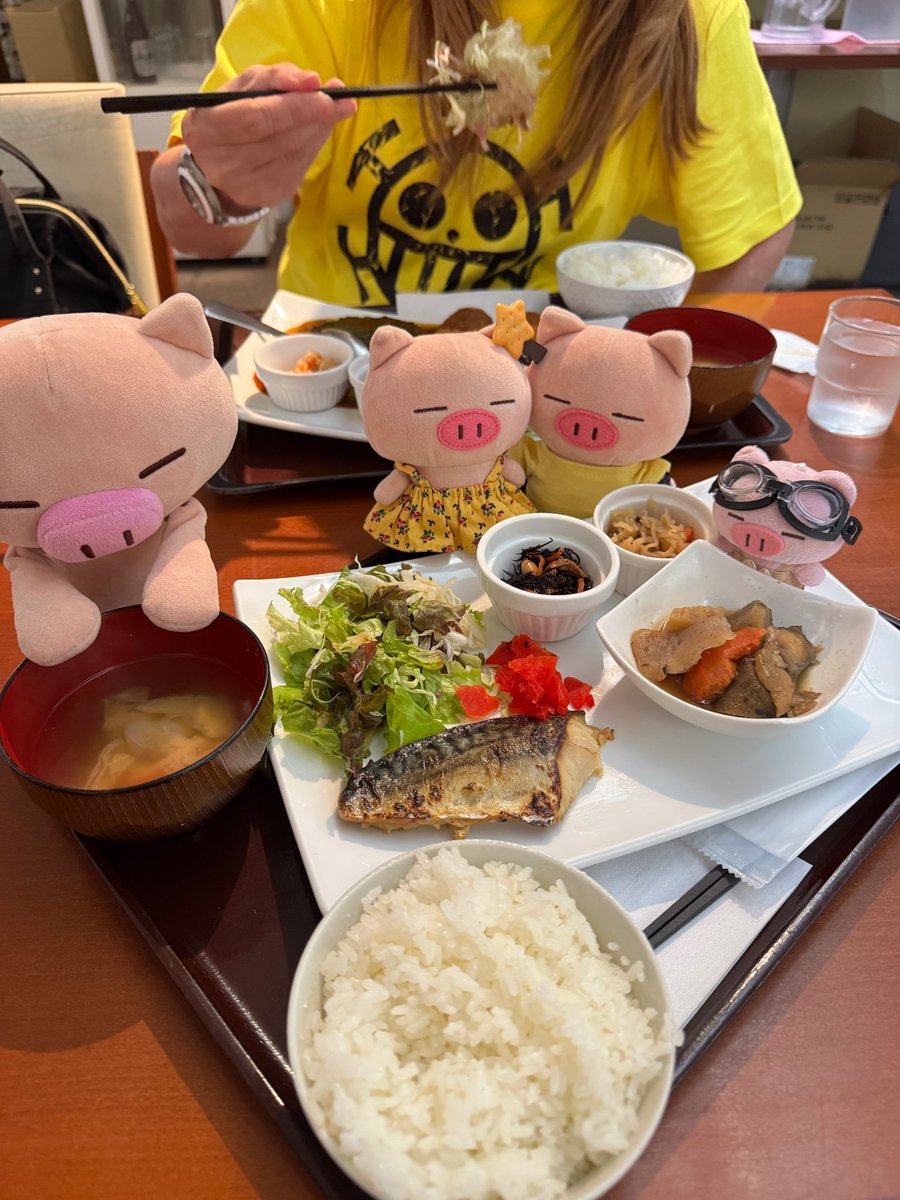 lisakiryuu's tweet photo. ランチ 🐽🐽🐽🐽

#ぶたた https://t.co/ErfwjY43Cu