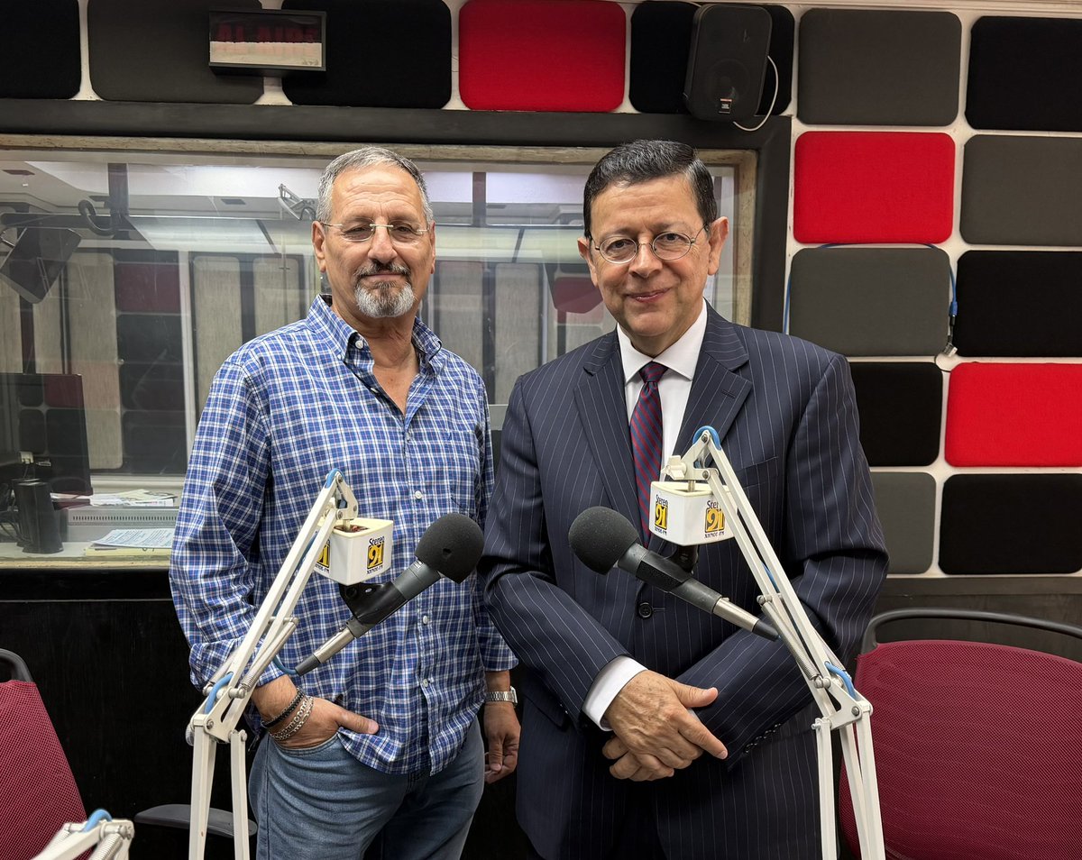 consulmexlaredo's tweet photo. El Cónsul @jcmendoza2011 fue entrevistado por Jorge Gaiteanos en @xhnoe, donde compartió recomendaciones para personas que viajarán a México con motivo de la Copa Mundial FIFA 2026. Invitó a la comunidad a disfrutar del partido inaugural en el #ICMLaredo el 11 de junio 1:30 p.m. https://t.co/35XEiiNIMu