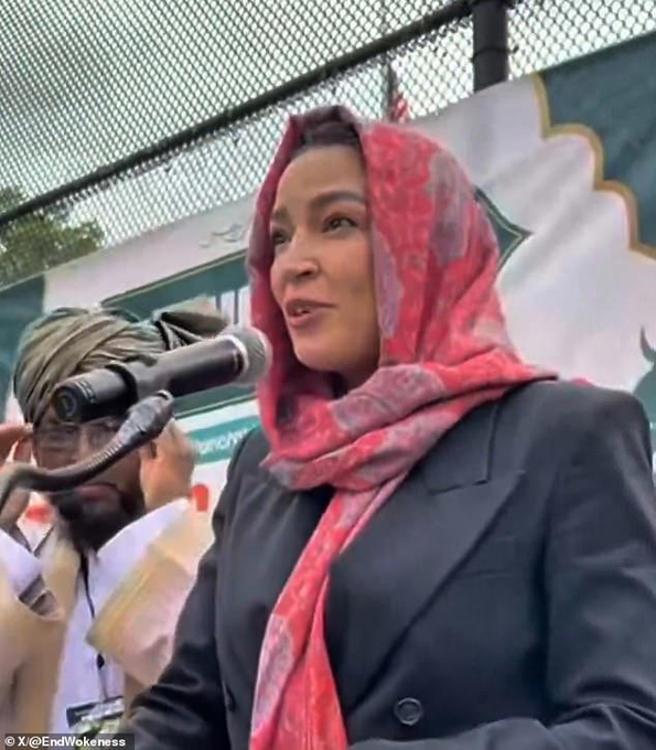 GETAnalysis's tweet photo. https://t.co/Di1W3rAwKz: Those that know the 'eastern cultures' recognize this phenomena of people, or men, talking over the 'speaker' or 'entertainer', or whoever. It's one of those annoying habits that is rude but common & accepted unfortunately... #AOC 

https://t.co/DR31Vp9Owg