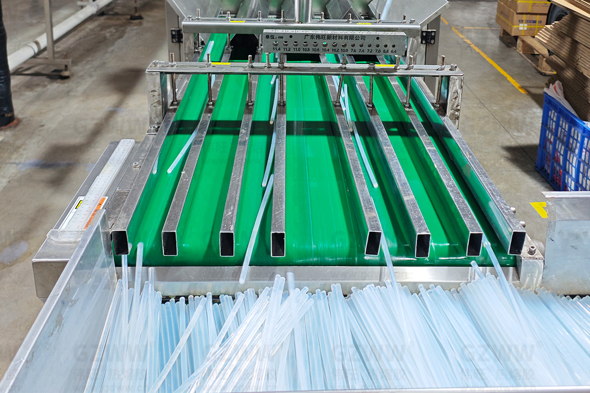 GzwwS's tweet photo. Weiwang controls full production lines. Our non-toxic glue sticks fit packaging, DIY and daily bonding needs. #weiwangglue #gluesticks https://t.co/mo8z5kBWt7