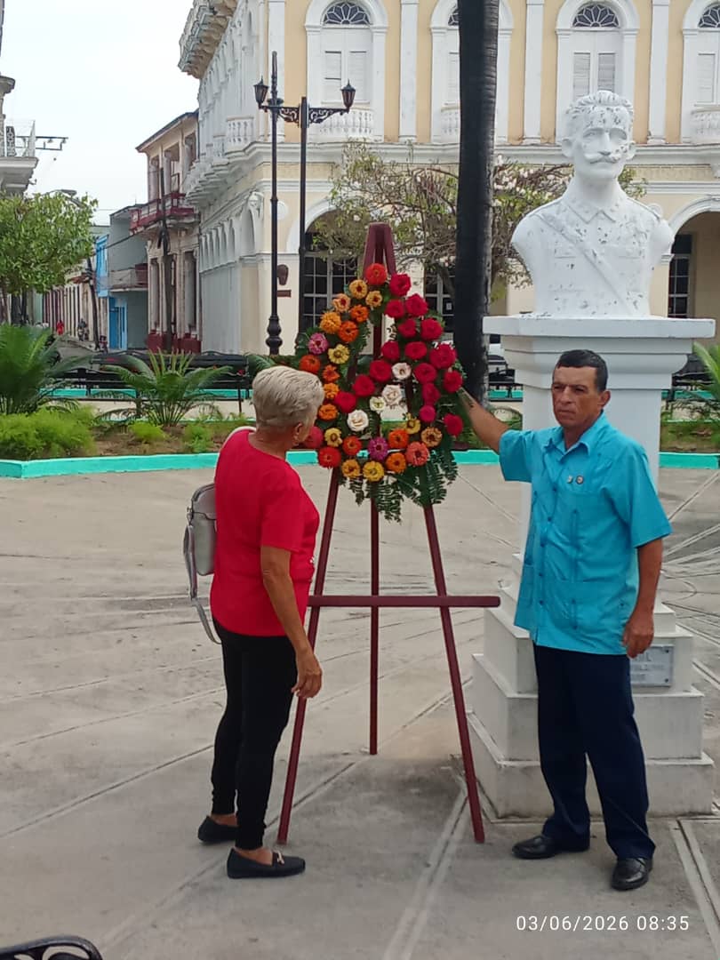 MinguezBarbara's tweet photo. Reconoce la AMPP a Luis Rafael González Dueñas por sus 40 años como delegado y le otorga la distinción de Hijo Ilustre de la ciudad de #SanctiSpíritusEnMarcha @AlexisLorente74 @Asamblea_SSP @AsambleaCuba @DeivyPrezMartn1 @DiazCanelB @RabeloJaile https://t.co/9UxuJhx3HJ