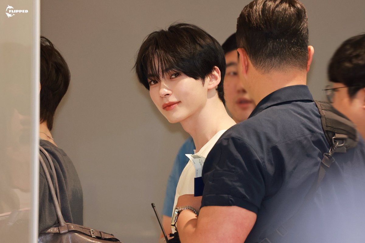 flipped_bbhh's tweet photo. 260605 ICN HQ

중국 펜싸 화이팅😗

#성한빈 #SUNGHANBIN #成韩彬 #ソンハンビン
#ZB1        #ZEROBASEONE         #제로베이스원 https://t.co/95HHcgBQAd