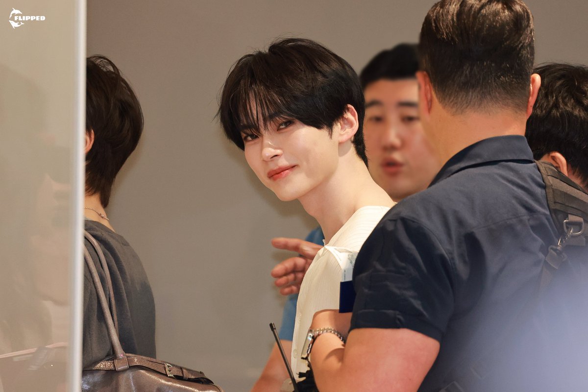 flipped_bbhh's tweet photo. 260605 ICN HQ

중국 펜싸 화이팅😗

#성한빈 #SUNGHANBIN #成韩彬 #ソンハンビン
#ZB1        #ZEROBASEONE         #제로베이스원 https://t.co/95HHcgBQAd