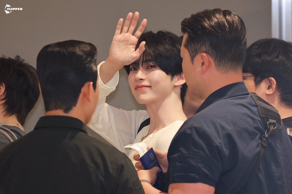 flipped_bbhh's tweet photo. 260605 ICN HQ

중국 펜싸 화이팅😗

#성한빈 #SUNGHANBIN #成韩彬 #ソンハンビン
#ZB1        #ZEROBASEONE         #제로베이스원 https://t.co/95HHcgBQAd