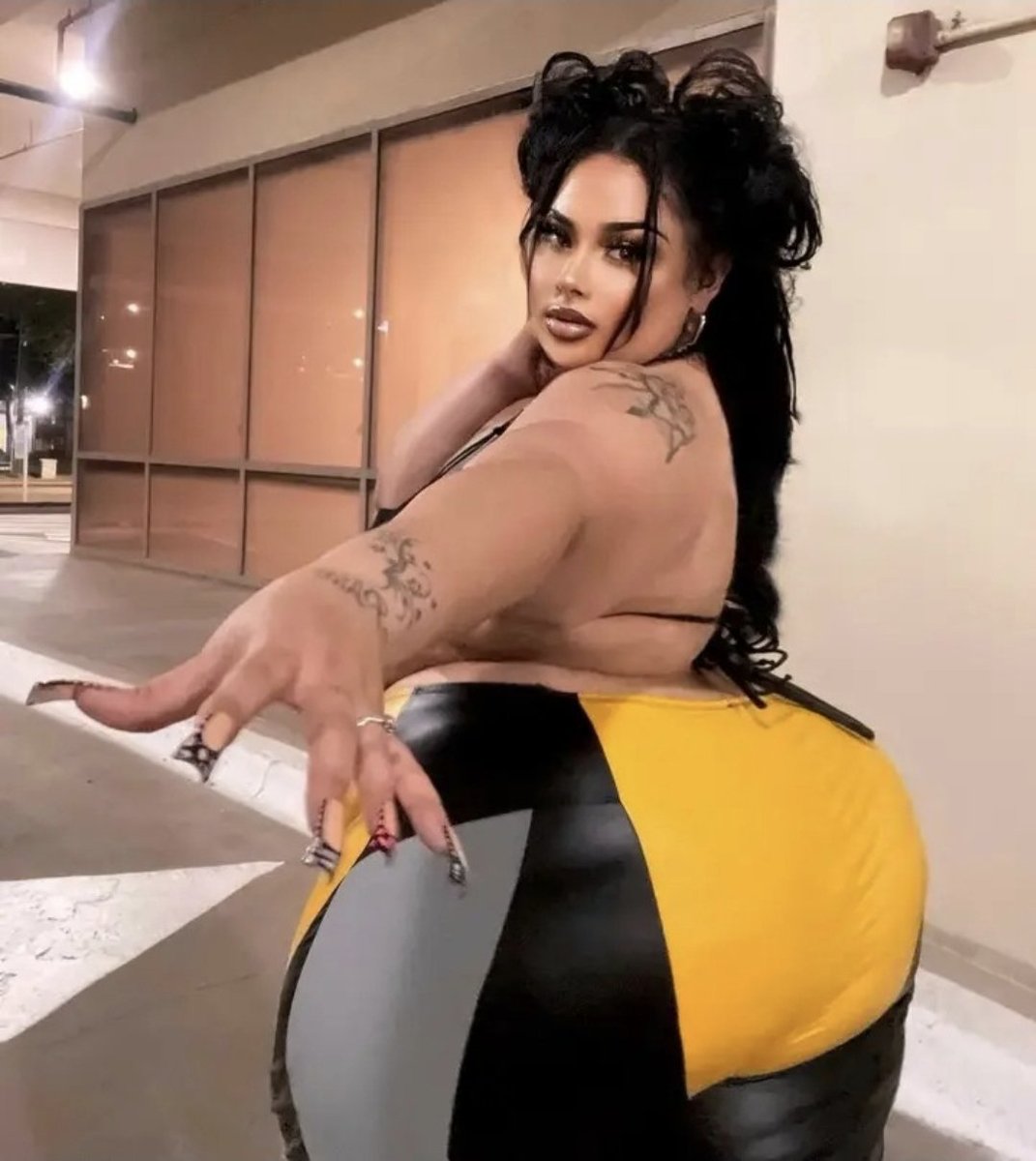 TheCloserPodcst's tweet photo. Catfish of The Year 🏆‼️ The internet is on 🔥 exposing BBW influencer ItsJust Nicole for faking her whole online existence! After going live people started to notice she looked COMPLETE DIFFERENT and everything was AI generated #itsjustnicole #bbw #influencer

@Its__JustNicole https://t.co/23vIevEkYX