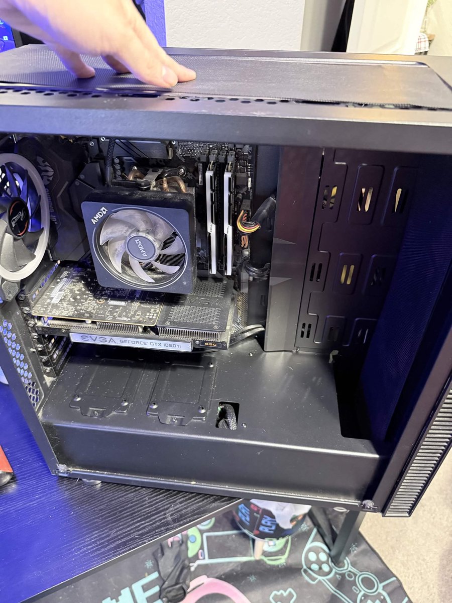 NexusBuildsPC's tweet photo. Today We cleaned a Customers Computer that Hadn’t been cleaned since its purchase. The Customer complained of overheating and Performance issues. their main problem was the amount of of dust we decided to help them out and do it for free. still got more dust but we’re almost https://t.co/MGQ2quOEY2