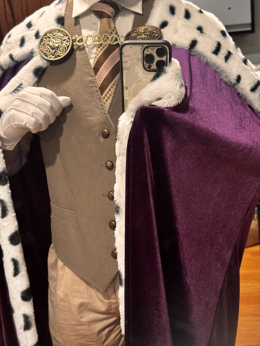AntesNotoph's tweet photo. Couldn’t go see the last episode of TADC without dressing up for the occasion. (My wife is dressed as Queenie)
#tadc #vtuber怖い話 https://t.co/kdddeC8IMh