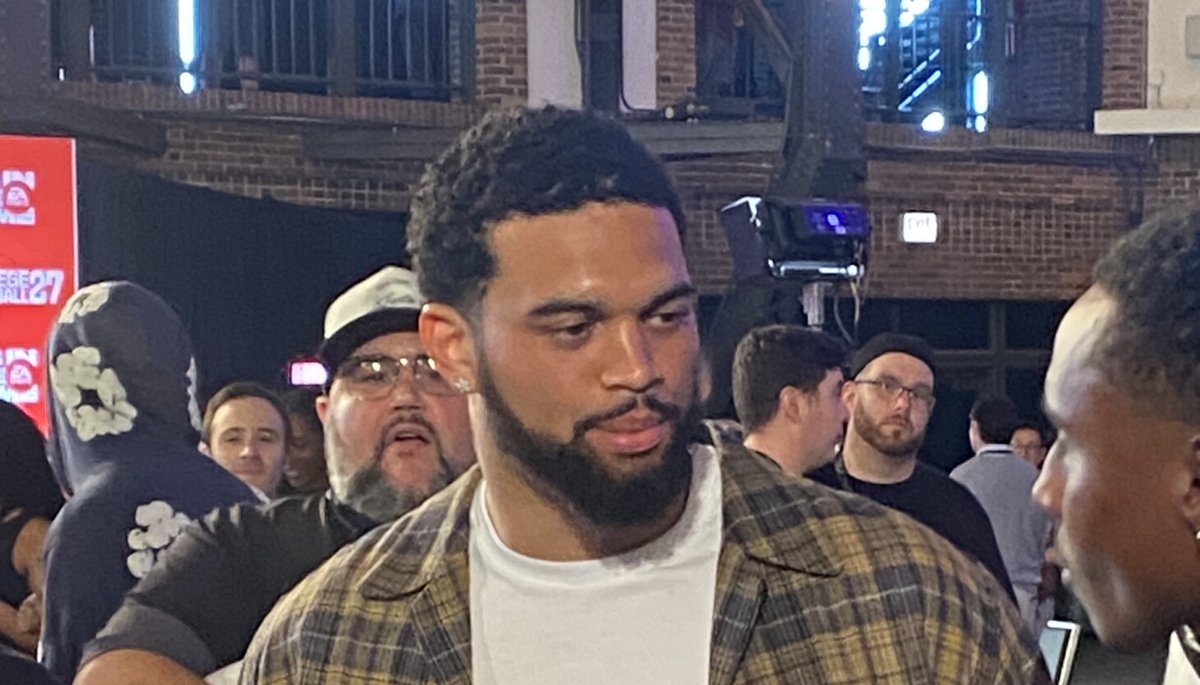 bearsessed's tweet photo. Bears QB Caleb Williams on 'she-wolf' Myles Garrett, his Michael Jordan tribute and his video game cover https://t.co/OHwkcbicfM #chicagobears #bearsessed #beardown https://t.co/mhvYqIevbc