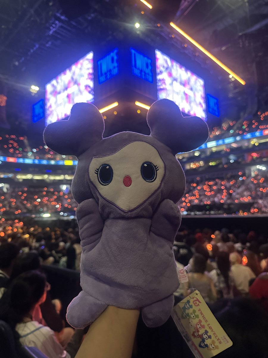 sutorobeributa's tweet photo. よろしくお願いします

#TWICE_THISISFOR_WORLD_TOUR_IN_LONDON https://t.co/4GnxSdq6gQ