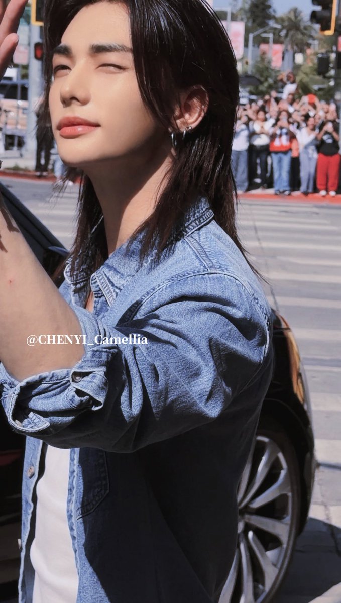 schwaeiou's tweet photo. 아..개이쁘네짘짜로...
#HYUNJINxGUESS
#HYUNJIN_GUESSJeansMelrose https://t.co/e2TF40GSW1