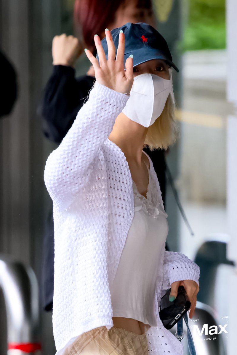 WINTERMAXX_'s tweet photo. 260605 KBS 출근

#aespa #æspa #에스파 #エスパ
#ウィンター #WINTER #민정 #金旼炡 #윈터 #冬子 https://t.co/tXmHVXJ1jG