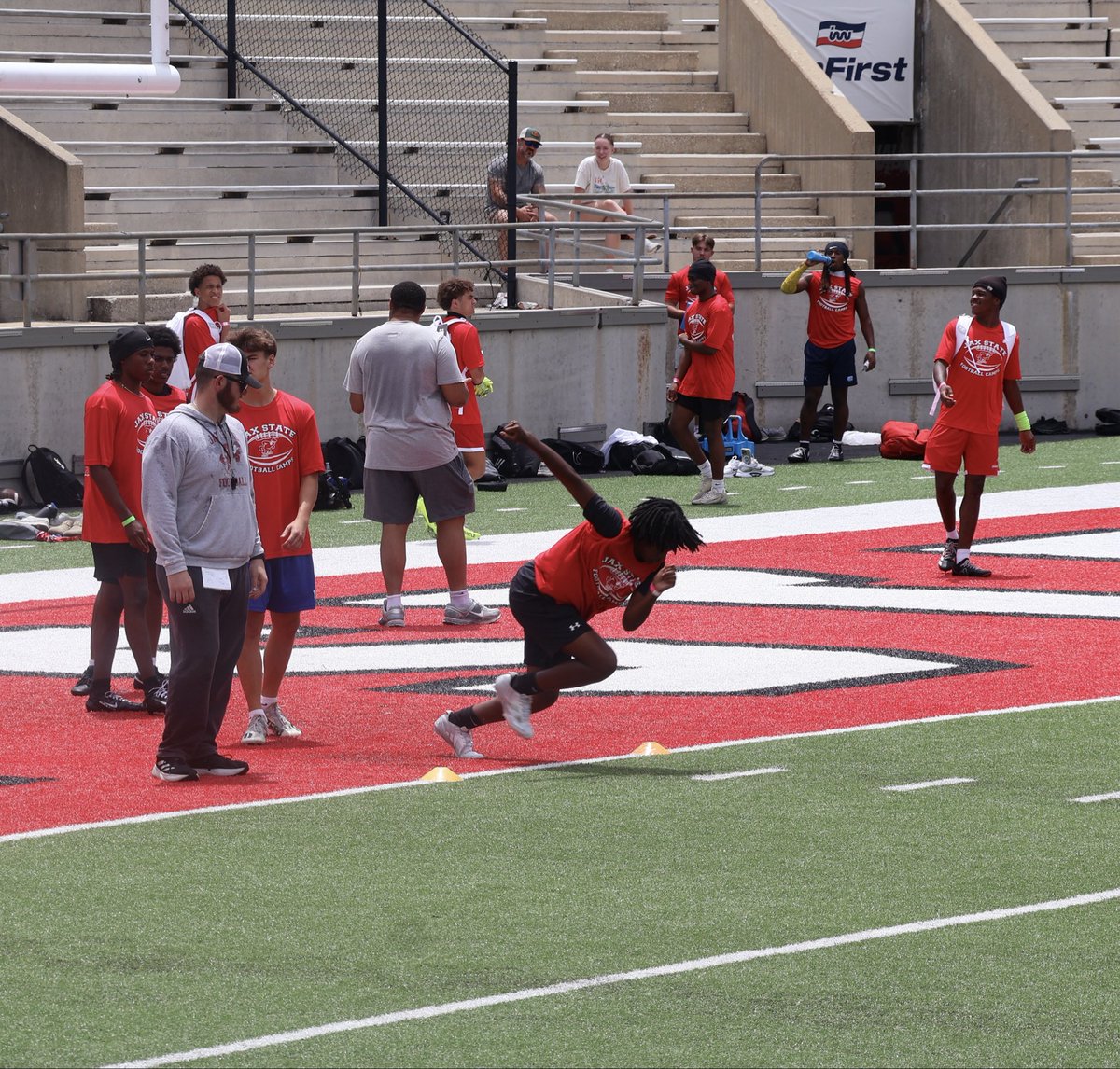 KWelch_02's tweet photo. I enjoyed competing at the Jacksonville State University Camp on Monday. Grateful for the opportunity to get reps in! 
@JaxStateFB @maxwellthurmond @CoachARoss @AustinFootball_ https://t.co/vcaEdUaVU7