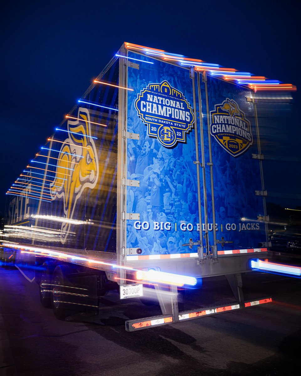 GoJacksFB's tweet photo. All of the lights 🟦🟨

#GoJacks🐰 https://t.co/uUHk6U0PFl
