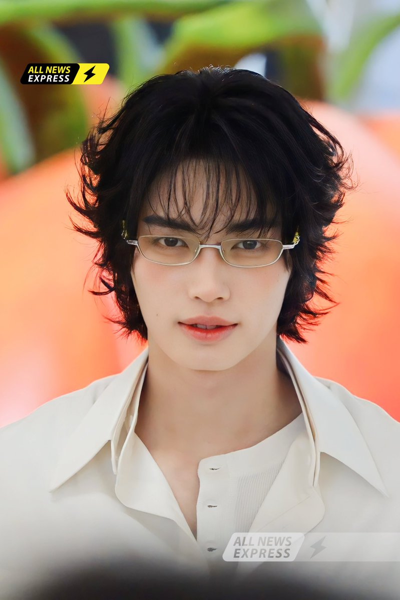 ALLNewsEXPRESS1's tweet photo. พี่น้องวิน น่ารักเกินใจจะทนไหว!! “วิน เมธวิน” #winmetawin ร่วมงานเปิด GENTLE MONSTER “VEGGIE COLLECTION POP-UP”

WIN VEGGIE POPUP ICONSIAM
#WinxGentleMonsterICONSIAM
#GENTLEMONSTER2026
#GENTLEMONSTER #winmetawin
#GENTLEMONSTER_VEGGIECOLLECTION https://t.co/XhysBkcFX3