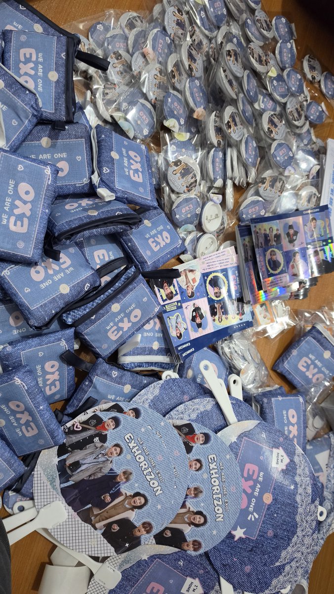 nawannass's tweet photo. Berantakin kamar temen wkwk
Mari packing freebies 😆 https://t.co/219LcdG9Ic