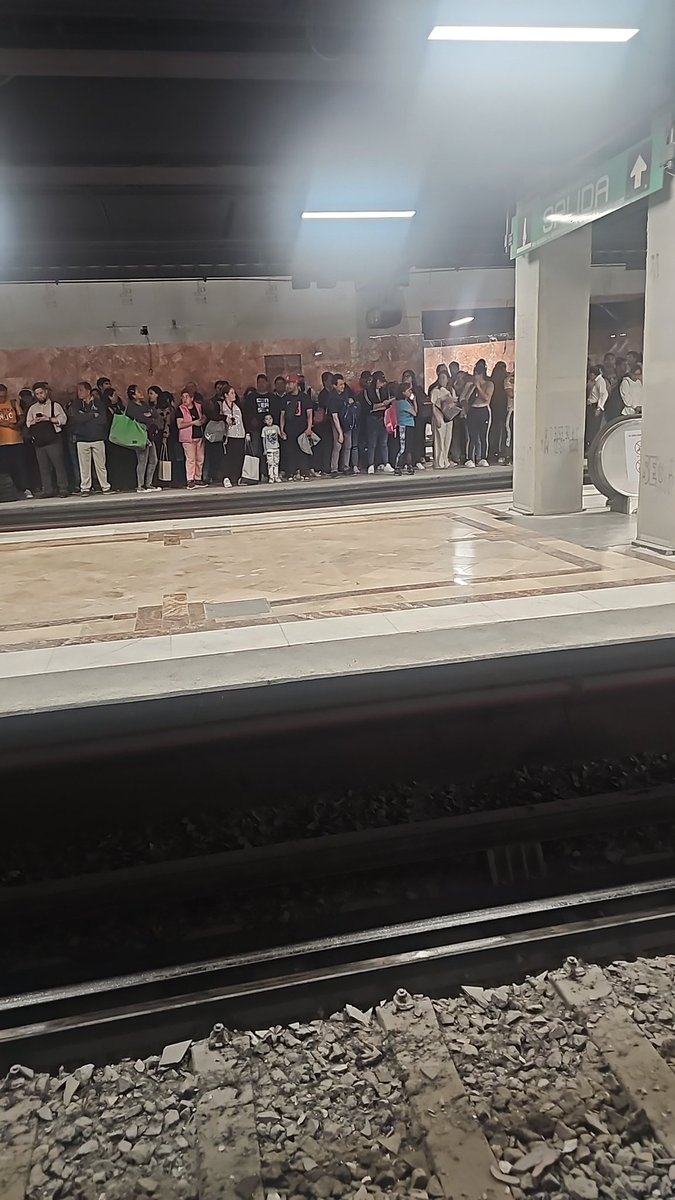 Mbouquei09's tweet photo. @MetroCDMX que pasa con la línea 8, mas de 15 minutos https://t.co/Ick4bgdY15