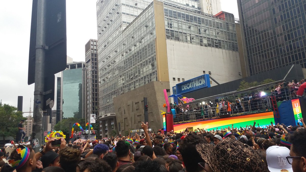 JamesLahaud's tweet photo. @PeruquinhaJG @DivaDepressao @diaestudio Eu já fui N vezes, e é isso que acontece, a Live da Dia é tão vergonhosa quanto quem defende uma parada que so existe na Internet, e tbm nao tem problema nenhum ser uma pegação e show ao ar livre, é só nao fingir que e maior q isso https://t.co/3BYaPFK1Jl
