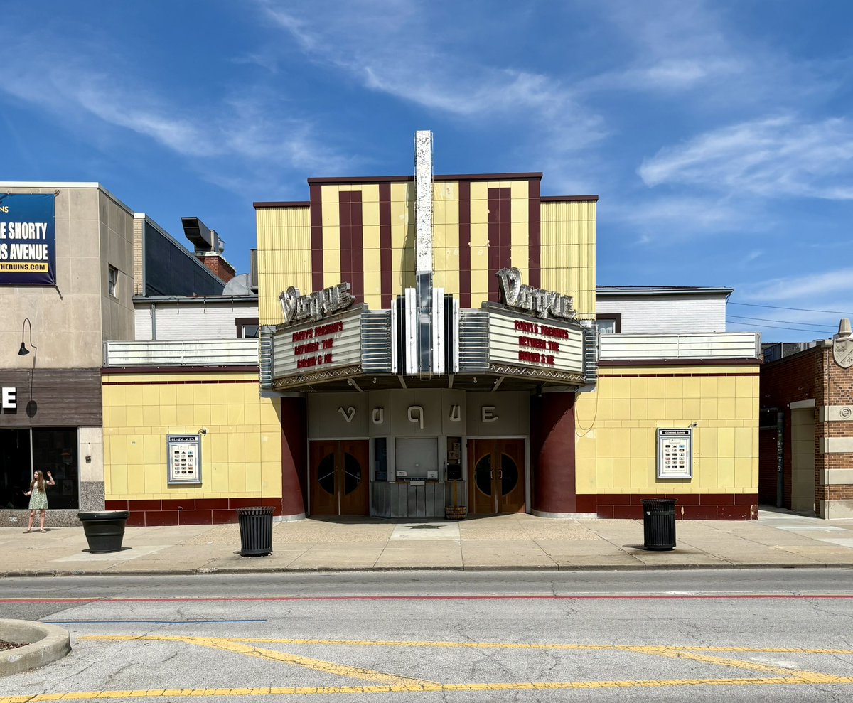 JoshLipnik's tweet photo. Vogue Theater (1938)
Indianapolis, IN https://t.co/vO6aqHvvQ1