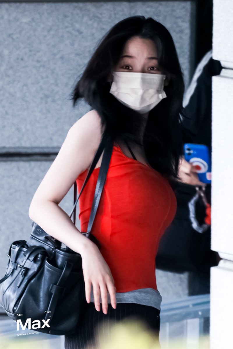wwwwwan12's tweet photo. 260605 KBS 출근

#aespa #æspa #에스파 #エスパ #Karina #카리나 #劉知珉 #カリナ https://t.co/B7OoNYhaQO