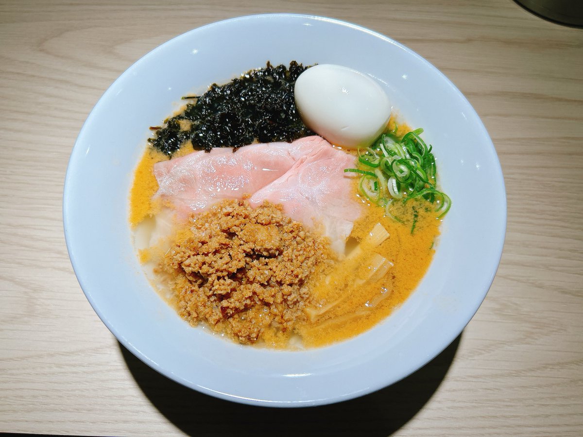 ki_ro916's tweet photo. ラーメンです🦐🍜

手前のは肉味噌です🙇

タイ土産のマンゴーグミを置いています🥭

おひとり様１つお持ち帰りください🙇 https://t.co/OF9NynVscl