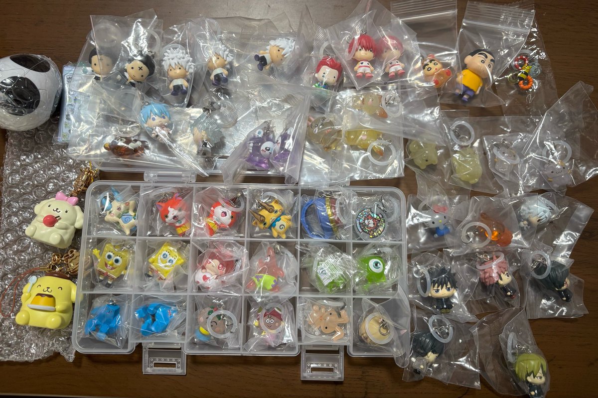 ernys__'s tweet photo. 【交換希望】めじるしアクセサリー　パッケージチャーム　ボンボンドロップミニチュアチャーム等
譲：ヒソカ、クロロ、キルア、しんちゃん、ヨッシー、黒子、モモンガ、うさぎ、プリン、マフィン、コマさん、ジバニャン、コマじろう、キティ、メラニー、銀時、メロリー、はなかっぱ、アゲルちゃん等 https://t.co/kAuSJlGItU