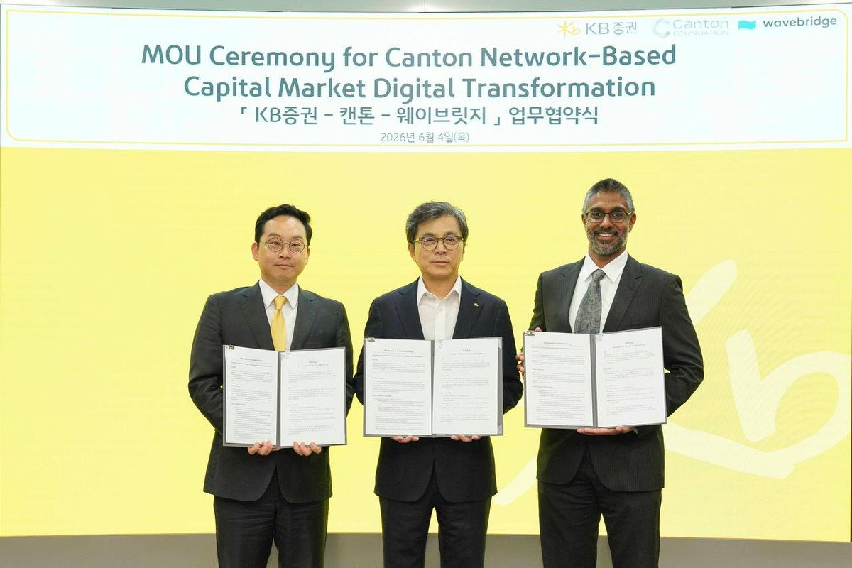 CantonFdn's tweet photo. Canton Foundation is deepening its engagement across Korea.

Recent collaborations with Shinhan Asset Management, Shinhan Securities, KB Securities, and Wavebridge reflect growing interest in tokenization, digital assets, and next-generation financial infrastructure among Korean market participants.

As institutions explore how distributed ledger technology can support regulated financial markets, Canton Foundation remains committed to supporting governance, interoperability, and ecosystem development across the region.