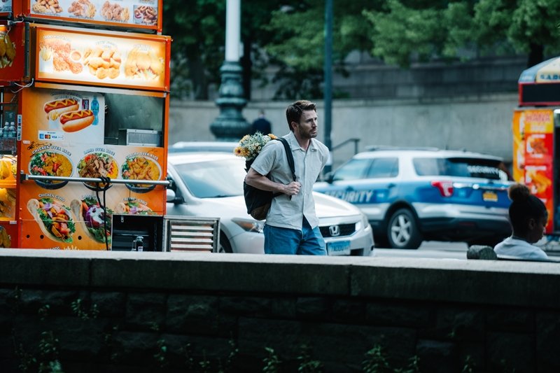 brchrisevans's tweet photo. A saga das still do Chris Evans em Materialists continuam, desta vez numa qualidade não tão boa mas assim que as adms conseguirem vamos atualizar 🫂 https://t.co/OJlnqMbNK9