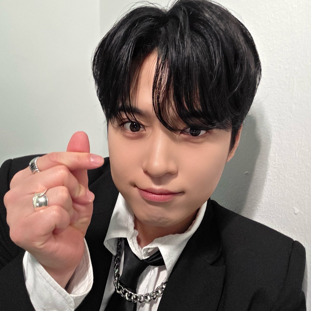 hwichanpill's tweet photo. clocked in baddies 💅⏰🙂‍↕️💗 @OmegaX_members
#ForXSelcaDay #FXSD
#OMEGA_X #오메가엑스 https://t.co/5JA1FXZeaU
