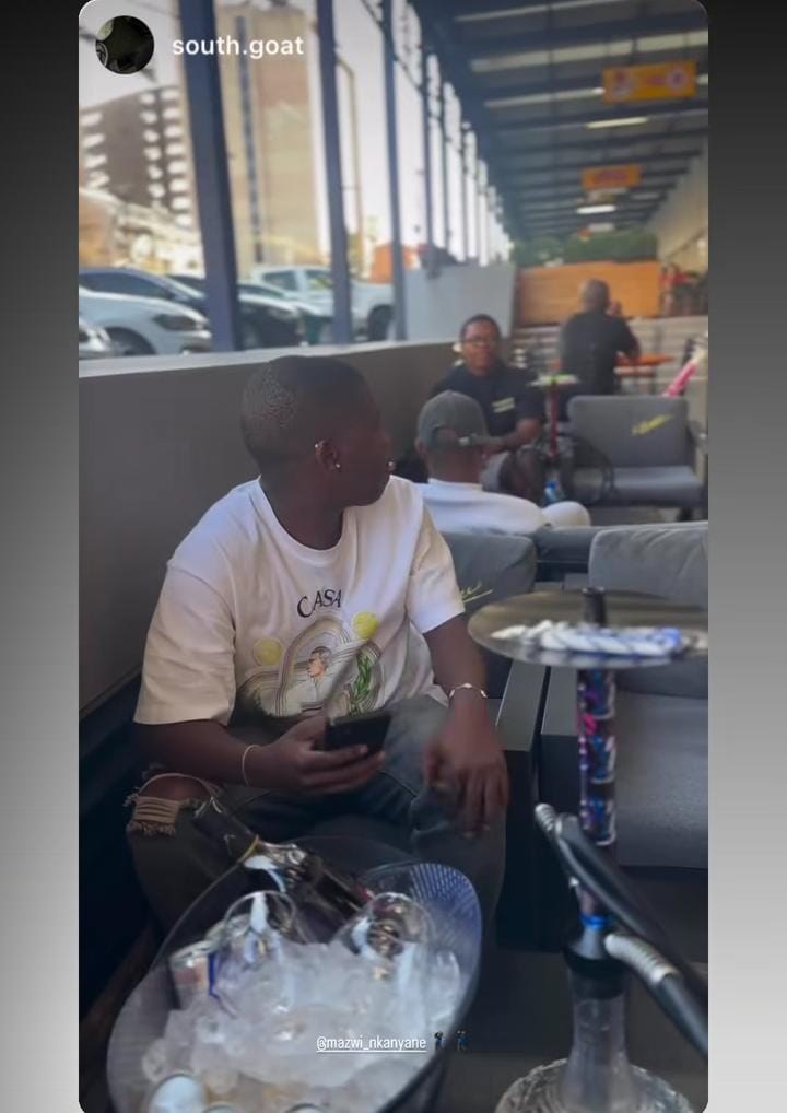 BraSteto2002's tweet photo. He "bought "a 10k Tshirt (we know Mazwi is wearing a fake Casablanca) but is asking for petrol the maths is not mathing bizani amaphoyisa😂😂😂😂😂

Ke bafana ba bra Steto Hlami will explain cause maps explained it ✍️✍️✍️ https://t.co/4c5kxbMJXb