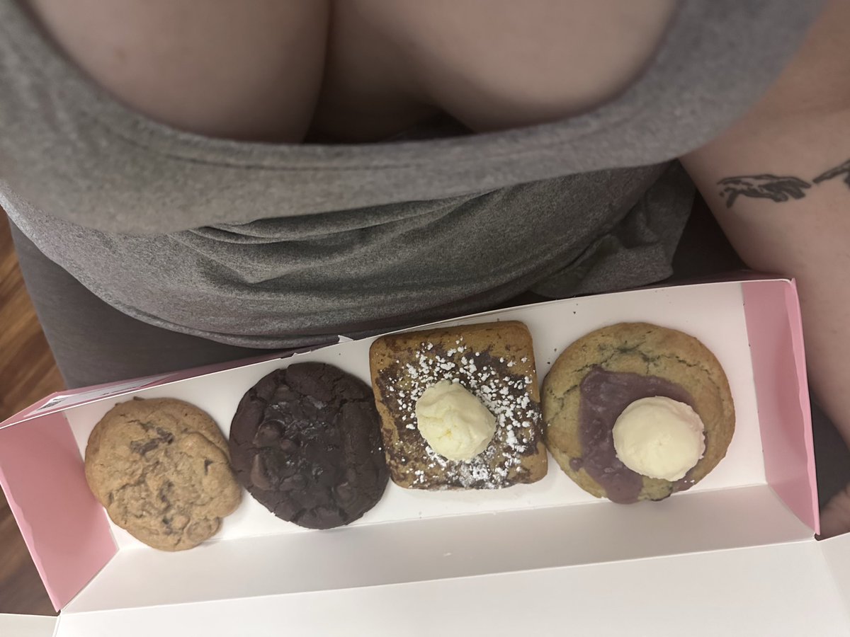 PayK8te's tweet photo. One thing about me i cant resist a sweet treat even better when its sub funded😮‍💨

•findom findub alt domme paypig humanatm wallet drain sissy cuck worship• https://t.co/0PiFp6jpH8