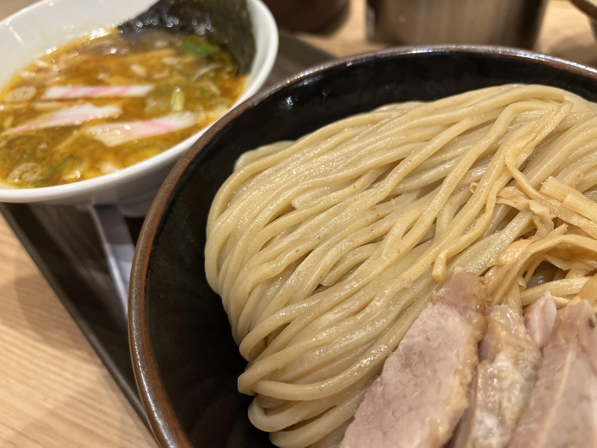 abe_average's tweet photo. 微妙な気温の今日は
ラーメン？つけめん？

#舎鈴
#サラリー麺
#あべれいじ https://t.co/oNW8uDMvpy