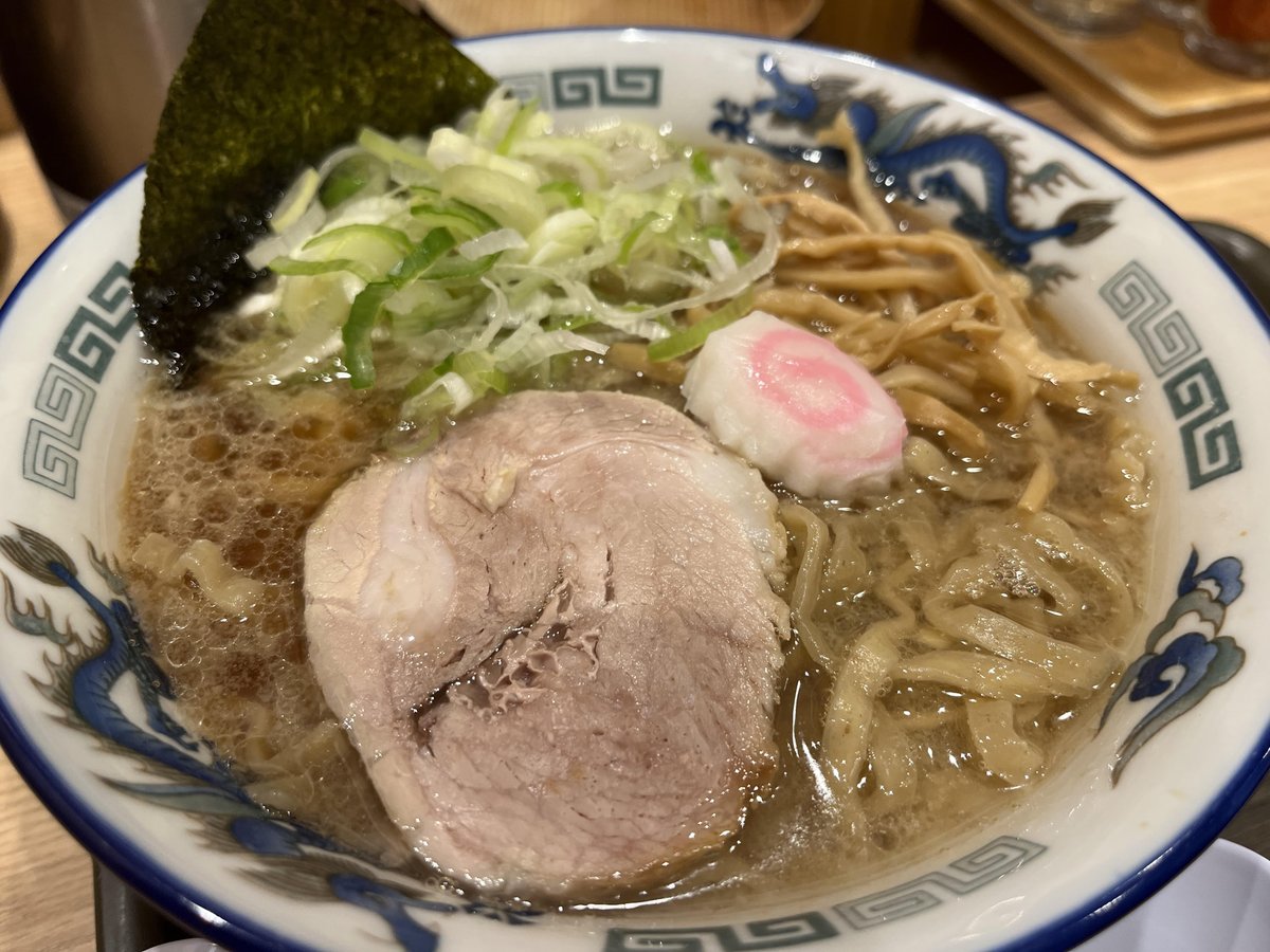 abe_average's tweet photo. 微妙な気温の今日は
ラーメン？つけめん？

#舎鈴
#サラリー麺
#あべれいじ https://t.co/oNW8uDMvpy