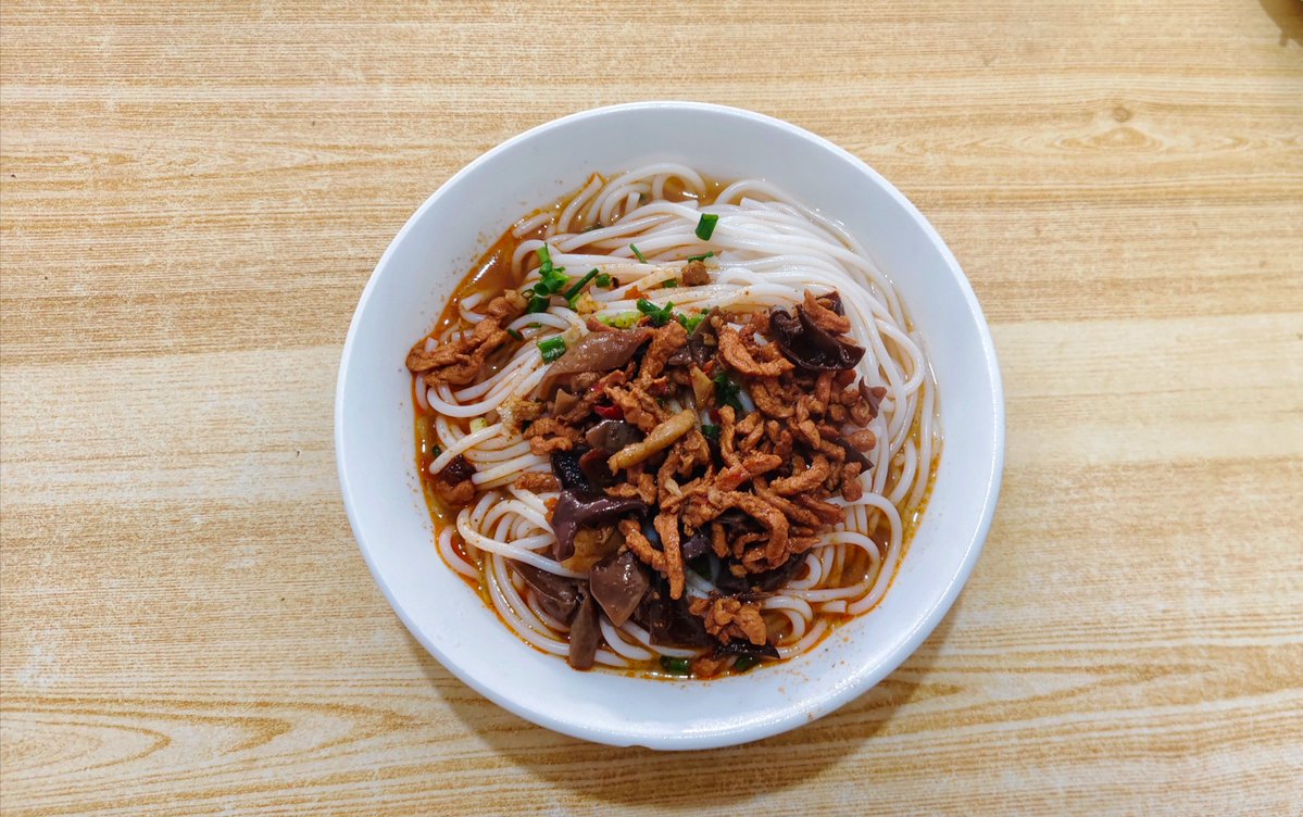 prococo15's tweet photo. 藏在老巷的宝藏面店！现擀筋道面裹满香辣浇头，吸一口直冲天灵盖，连汤都炫光～ https://t.co/lMEpf839Db